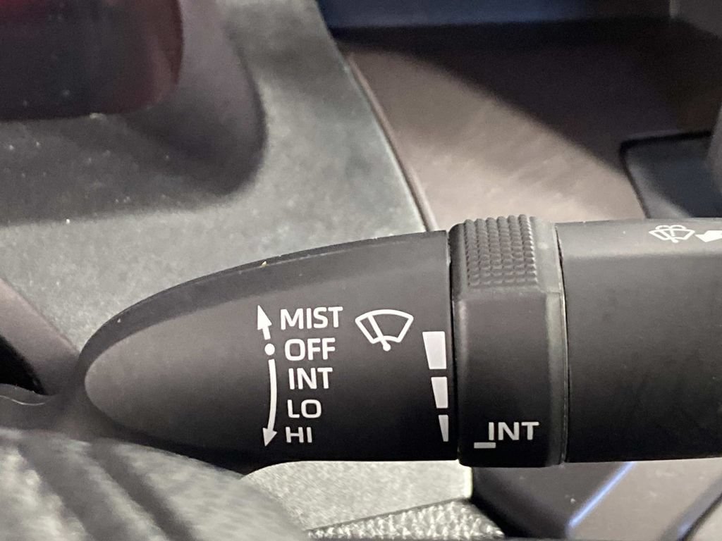 Used 2025 Toyota Tacoma SR5 AWD/4WD image 17