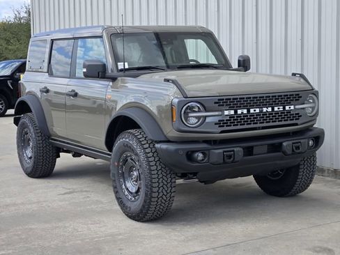 New 2025 Ford Bronco Badlands image 2
