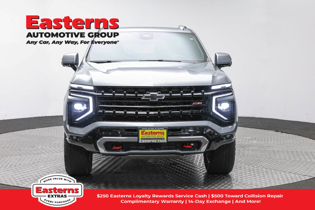 Used 2025 Chevrolet Suburban Z71 AWD/4WD image 3