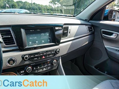 Used 2018 Kia Niro LX FWD image 26