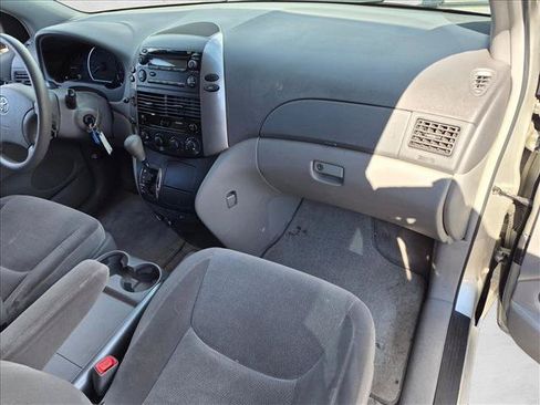 Used 2010 Toyota Sienna LE FWD image 20