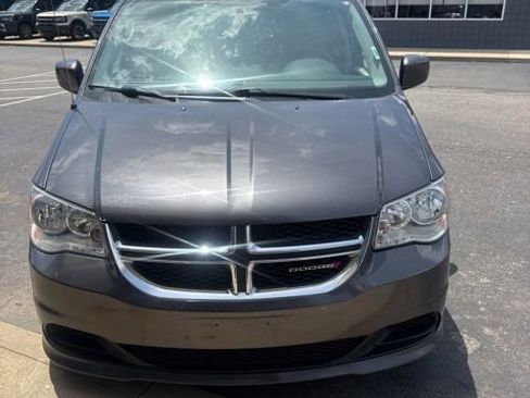Used 2016 Dodge Grand Caravan SXT w/ Rear Park Assist Package FWD image 4