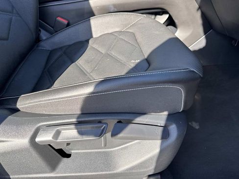 Used 2025 Volkswagen Atlas SE image 12