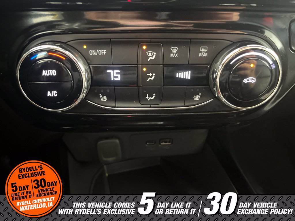 Used 2025 Chevrolet Trax RS w/ Sunroof Package FWD image 30