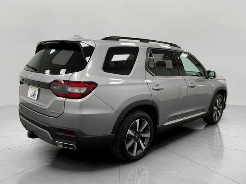 Used 2023 Honda Pilot Touring image 4