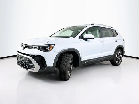 Used 2025 Volkswagen Taos SE w/ Panoramic Sunroof Package AWD/4WD image 1