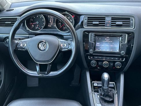 Used 2017 Volkswagen Jetta SEL FWD image 13