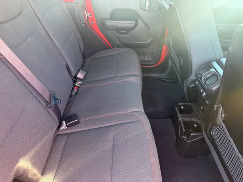 Used 2025 Jeep Wrangler Unlimited Rubicon image 27