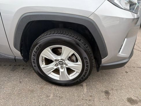 Used 2019 Toyota RAV4 XLE w/ Convenience Package AWD/4WD image 4