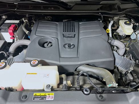 Used 2023 Toyota Tundra Platinum AWD/4WD image 25