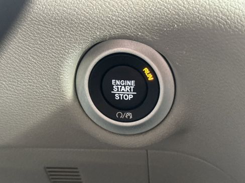 Used 2024 Chrysler Pacifica Touring-L FWD image 43