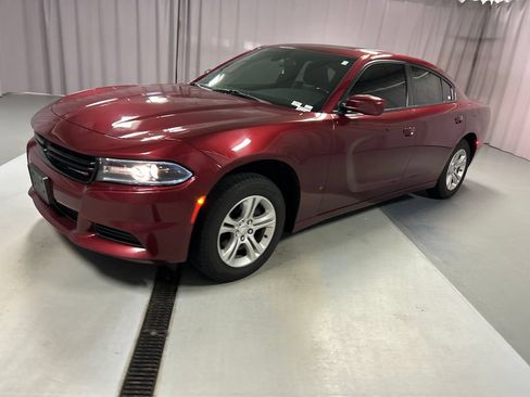 Used 2019 Dodge Charger SXT w/ Leather Interior Group RWD image 3