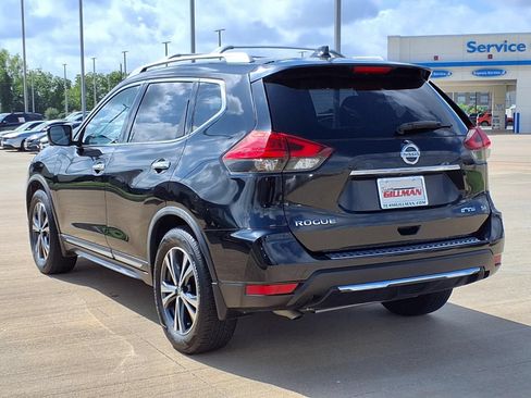Used 2017 Nissan Rogue SL FWD image 2