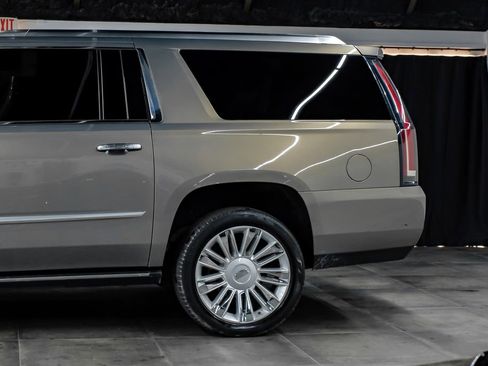 Used 2018 Cadillac Escalade ESV Platinum image 18