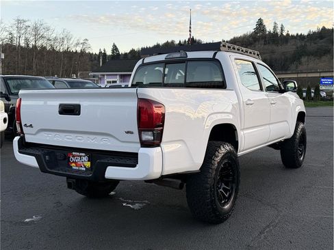 Used 2018 Toyota Tacoma SR image 5