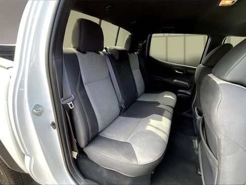 Used 2022 Toyota Tacoma TRD Off-Road image 25