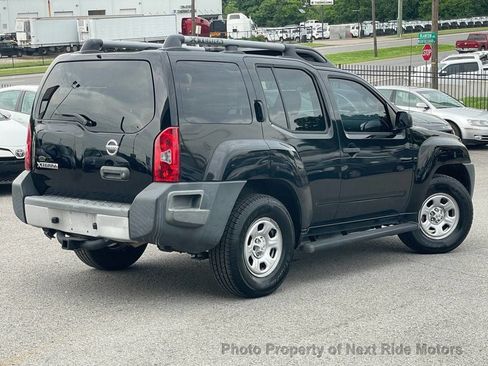 Used 2015 Nissan Xterra X RWD image 2