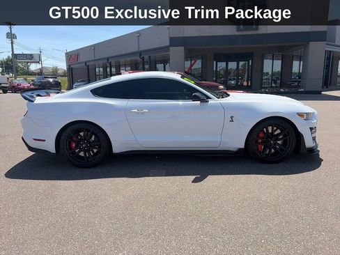 Used 2022 Ford Mustang Shelby GT500 w/ Technology Package RWD image 8
