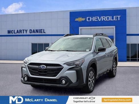 Used 2025 Subaru Outback Premium AWD/4WD image 2