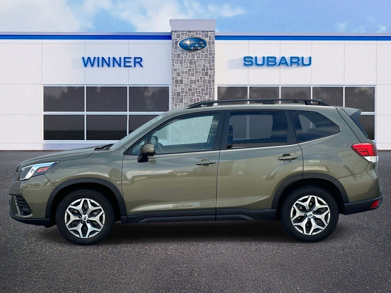 Used 2022 Subaru Forester Premium AWD/4WD image 2