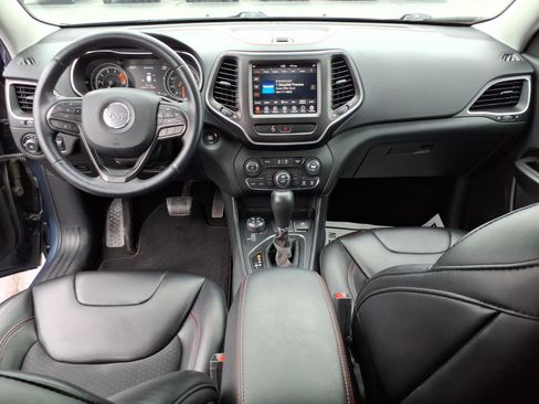 Used 2019 Jeep Cherokee Trailhawk w/ Cold Weather Group AWD/4WD image 12