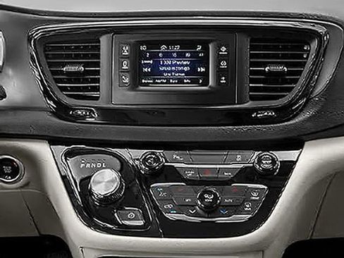Used 2017 Chrysler Pacifica Touring-L Plus w/ Advanced Safetytec Group FWD image 29