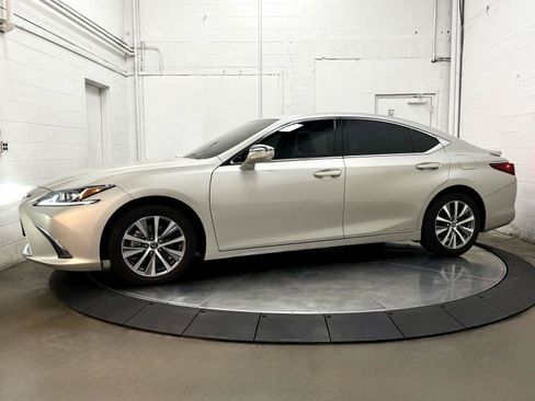 Used 2021 Lexus ES 300h w/ Accessory Package 2 FWD image 4