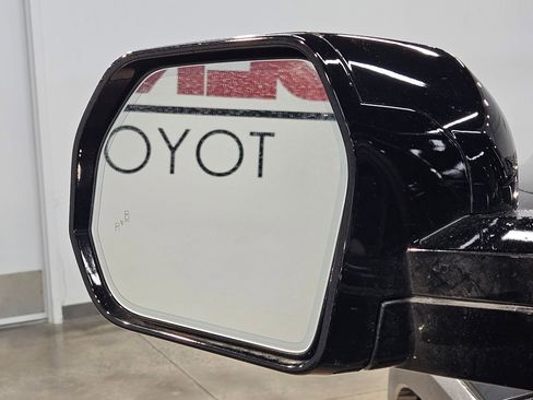 Used 2025 Toyota Tundra Limited AWD/4WD image 22