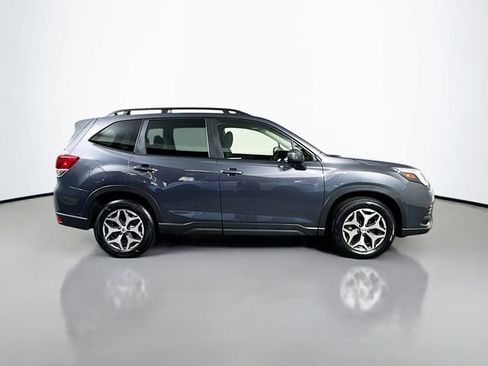Used 2022 Subaru Forester Premium AWD/4WD image 9