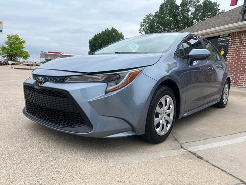 Used 2021 Toyota Corolla LE FWD image 3