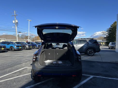 New 2025 Nissan Kicks SR image 7