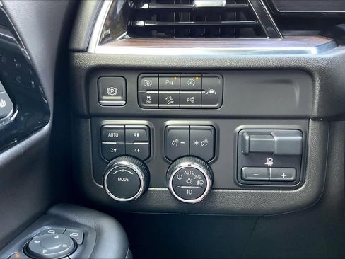 Certified 2025 Chevrolet Tahoe Z71 w/ Comfort Package AWD/4WD image 33