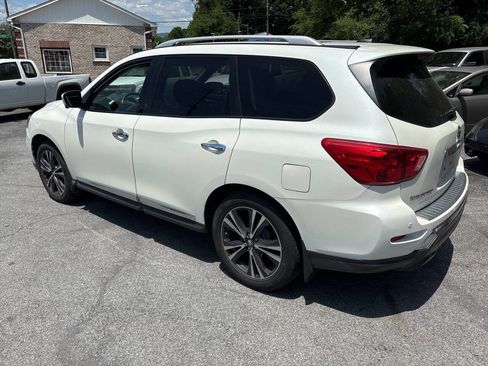 Used 2017 Nissan Pathfinder Platinum AWD/4WD image 14