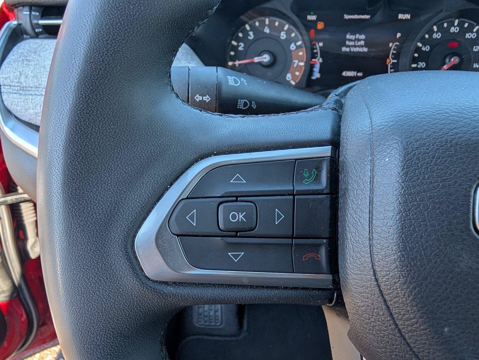 Used 2025 Jeep Compass Latitude AWD/4WD image 31