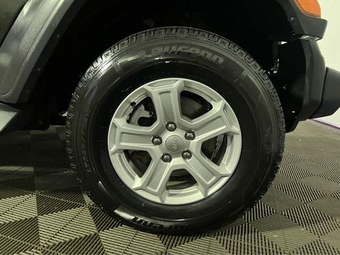 Used 2018 Jeep Wrangler Unlimited Sport S AWD/4WD image 9