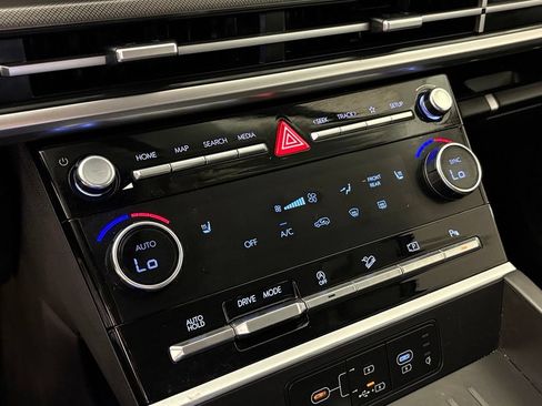 Used 2025 Hyundai Santa Fe SEL FWD image 29