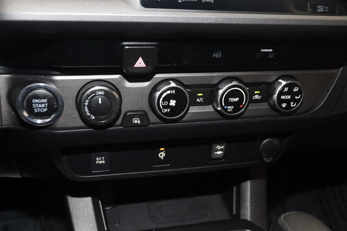 Used 2016 Toyota Tacoma TRD Sport w/ Towing Package AWD/4WD image 24