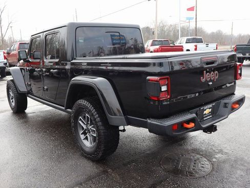 Used 2025 Jeep Gladiator Mojave w/ Convenience Group image 3
