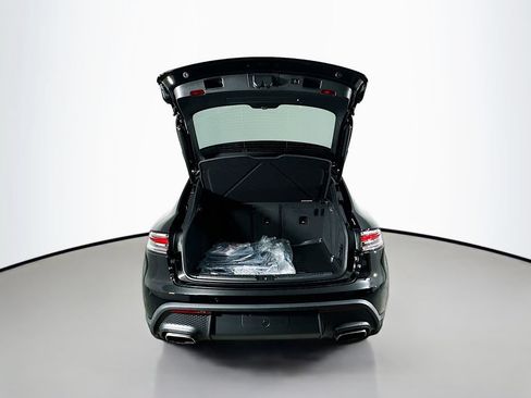 Certified 2026 Porsche Macan AWD/4WD image 28