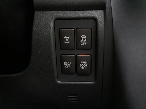 Used 2009 Lexus LX 570 4WD image 25