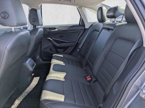 Used 2021 Volkswagen Jetta SE w/ SE Cold Weather Package FWD image 16