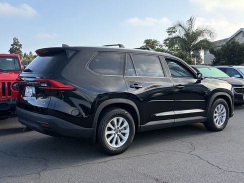 Used 2024 Toyota Grand Highlander FWD image 3