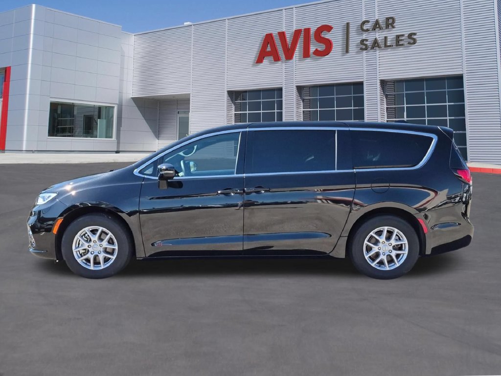 Used 2026 Chrysler Pacifica Select FWD image 10