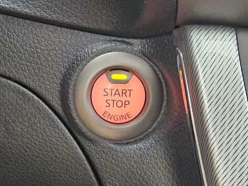 Used 2014 Nissan Sentra SR w/ Premium Package FWD image 25