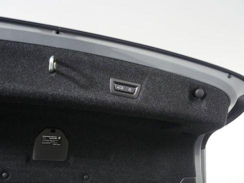 Certified 2025 BMW 330i Sedan image 18