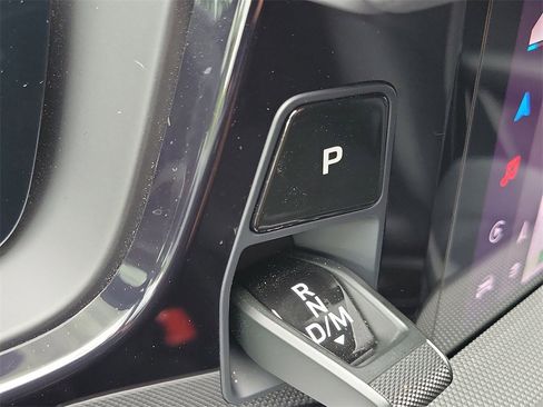 Used 2025 Porsche Cayenne image 33