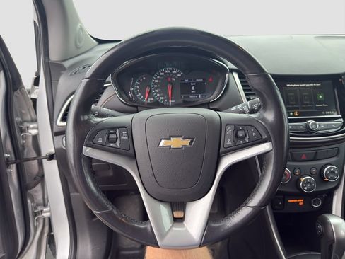 Used 2019 Chevrolet Trax LT w/ LT Convenience Package FWD image 10