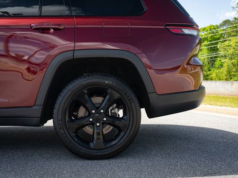 Used 2023 Jeep Grand Cherokee L Limited w/ Black Appearance Package RWD image 6
