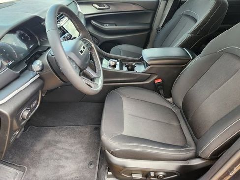 Used 2025 Jeep Grand Cherokee L Laredo image 12