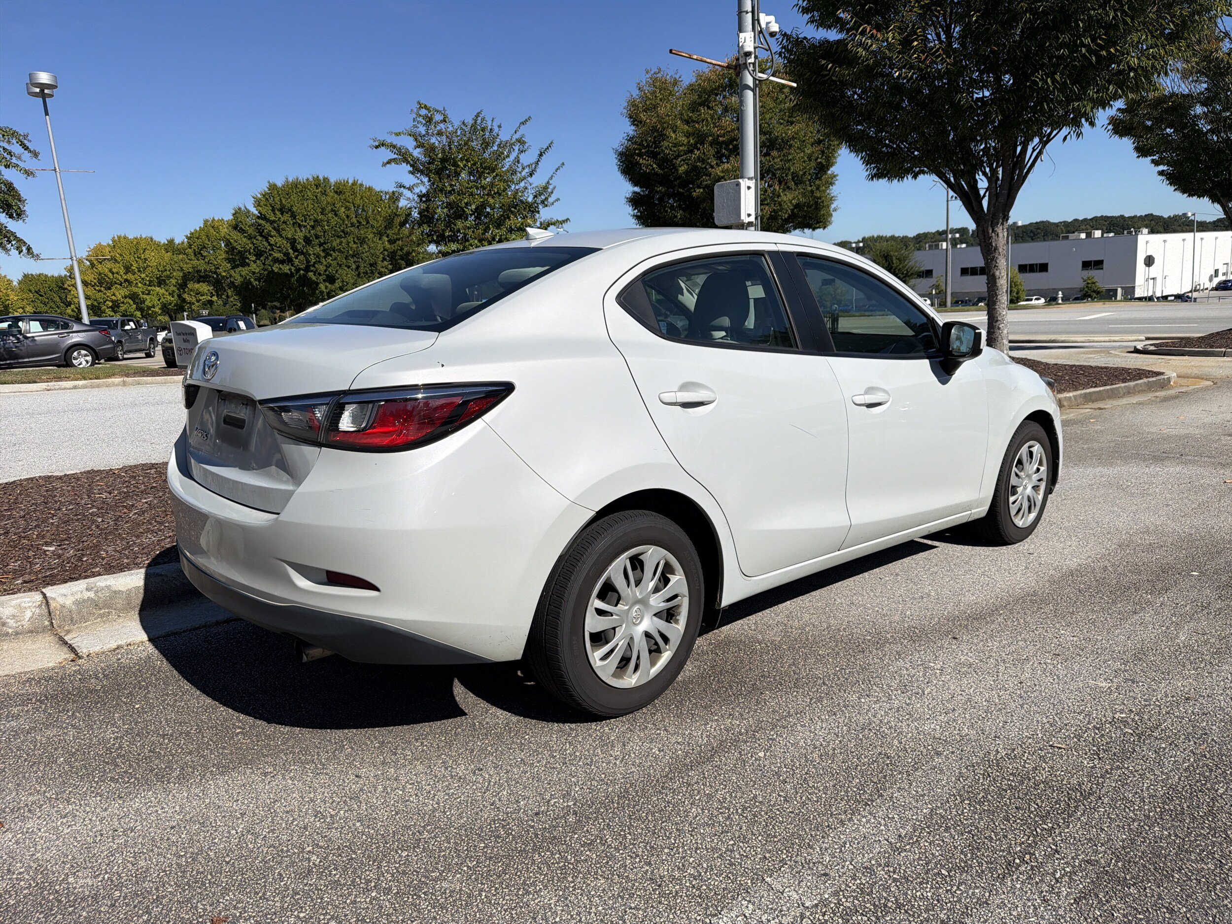 Used 2019 Toyota Yaris L FWD image 4